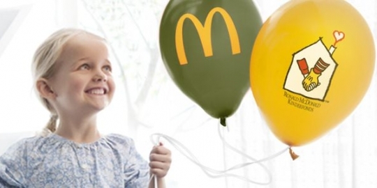 Meisje met twee ballonnen van Ronald McDonald Kinderfonds